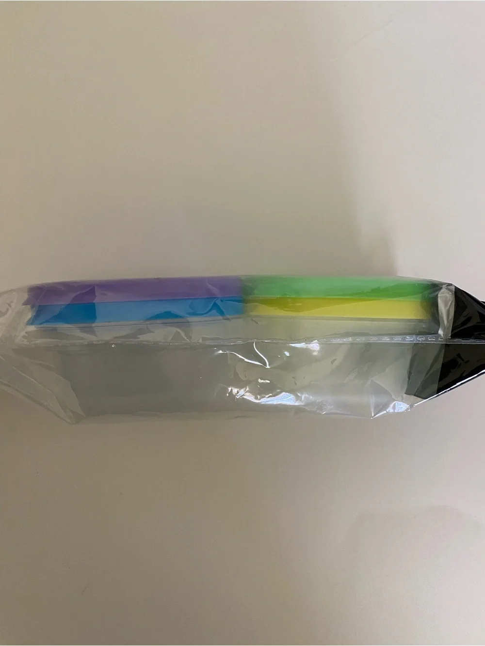 4 BPA free Plastic Containers with Lids